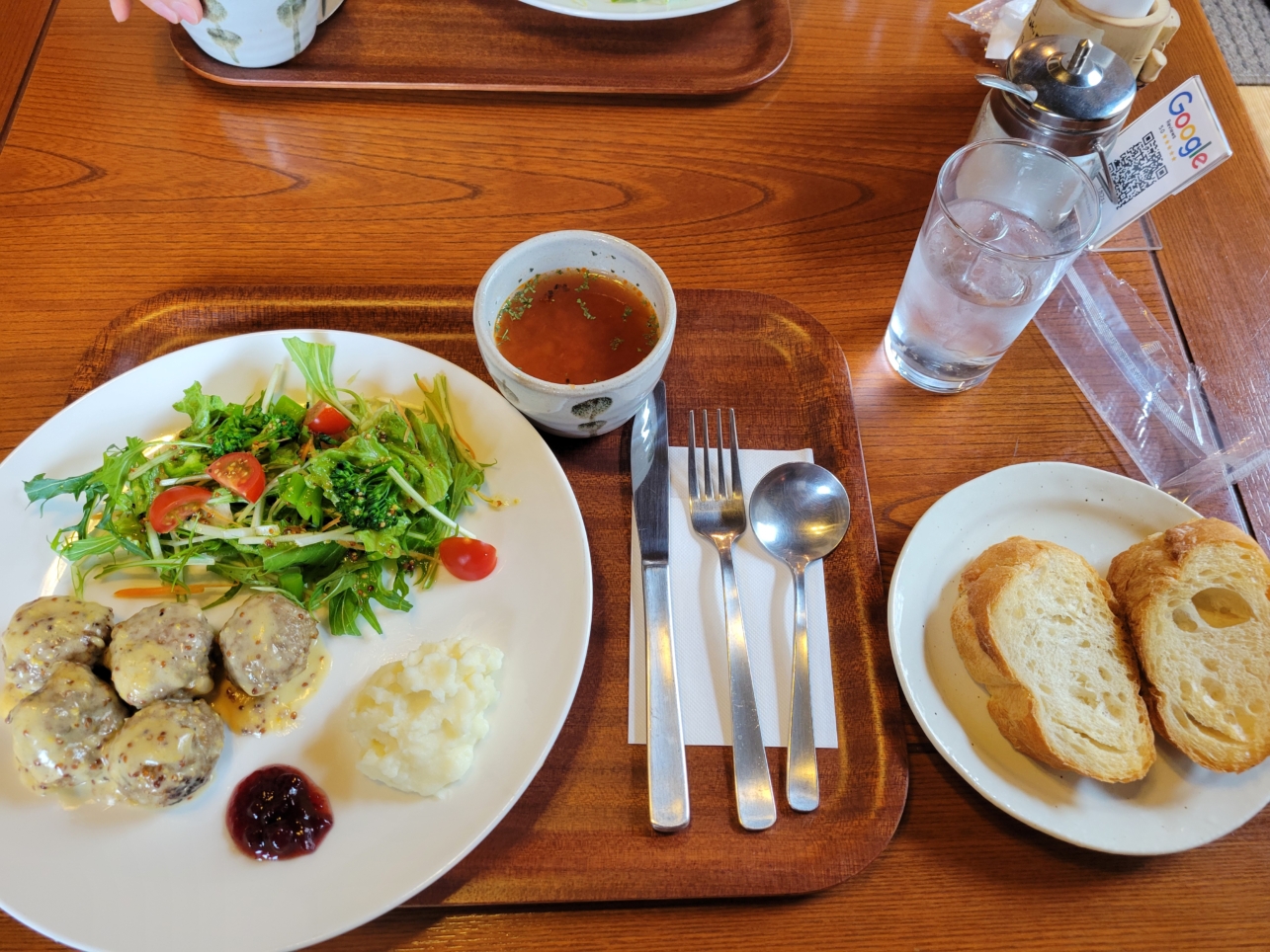 住宅街の中にポツリとある烏山グルメ【薪まきカフェ】