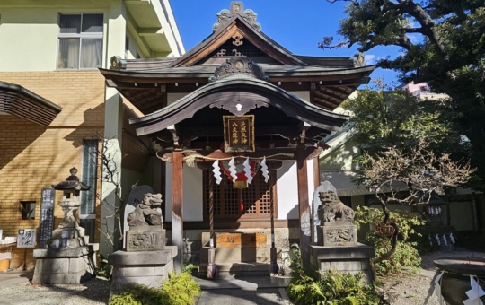 金融関係にご利益あり!! 知る人ぞ知るパワースポット♪《東神社》