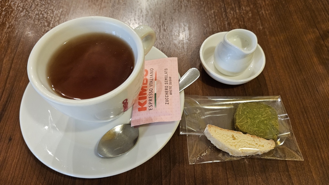 パニーニが美味しいと評判のイタリアンバル(^^♪《バール イタリアーノ ダ パオロ》