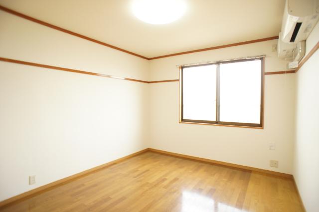閑静な住宅街に立地、日当たり良好なお部屋です【コーポ坂下】