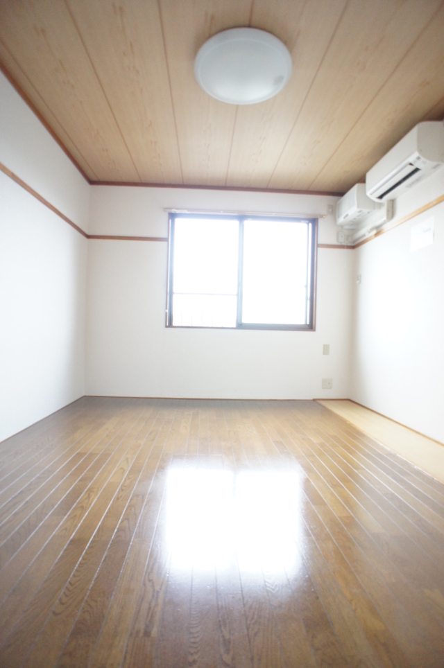 閑静な住宅街に立地、日当たり良好なお部屋です【コーポ坂下】