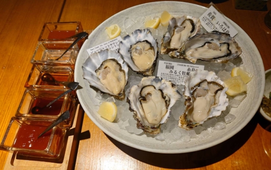 日本各地の牡蠣と炉端焼が自慢のお店【牡蠣ツ端】