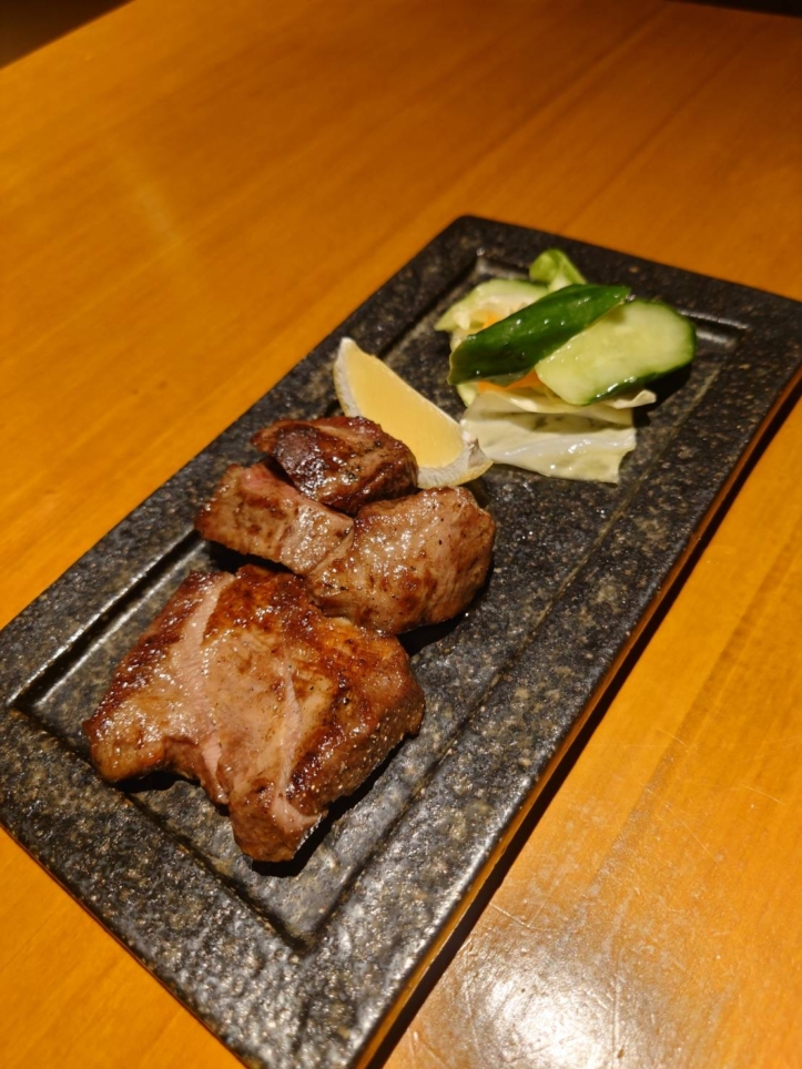 日本各地の牡蠣と炉端焼が自慢のお店【牡蠣ツ端】