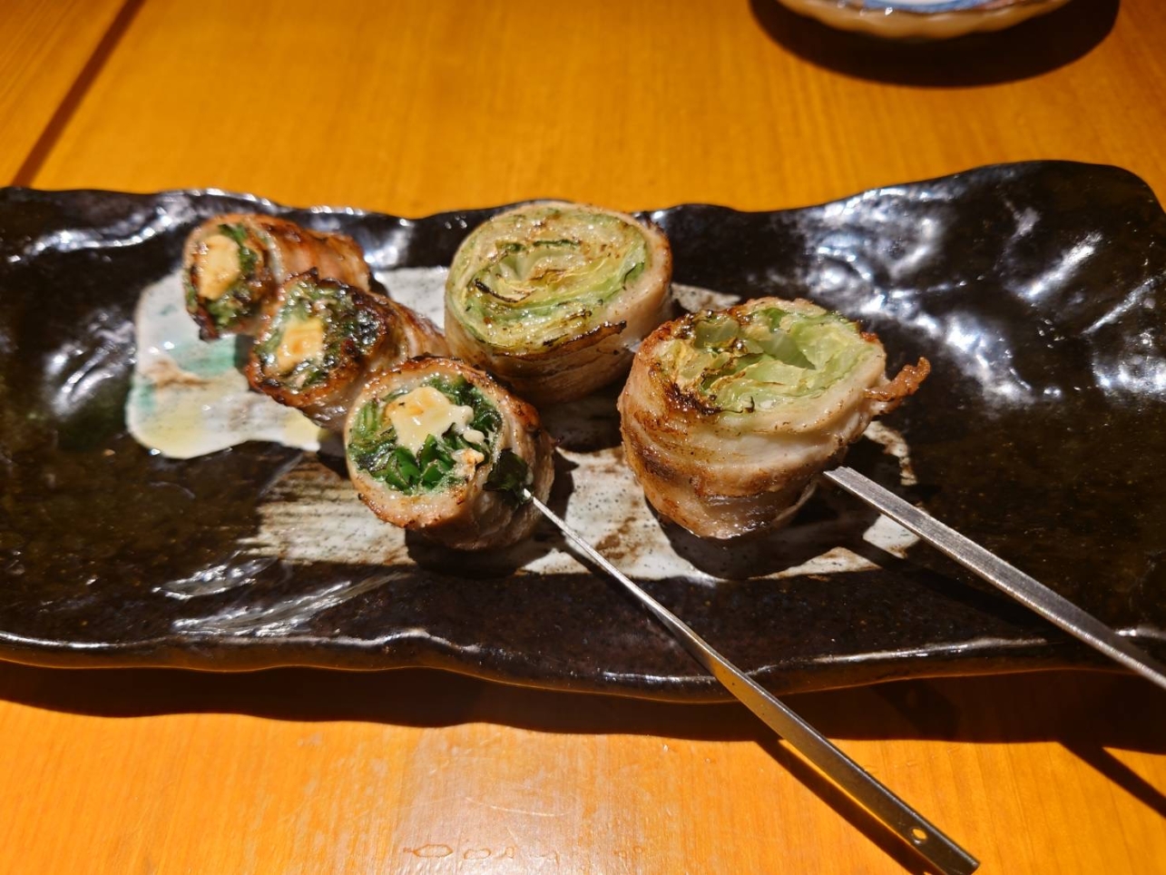 日本各地の牡蠣と炉端焼が自慢のお店【牡蠣ツ端】