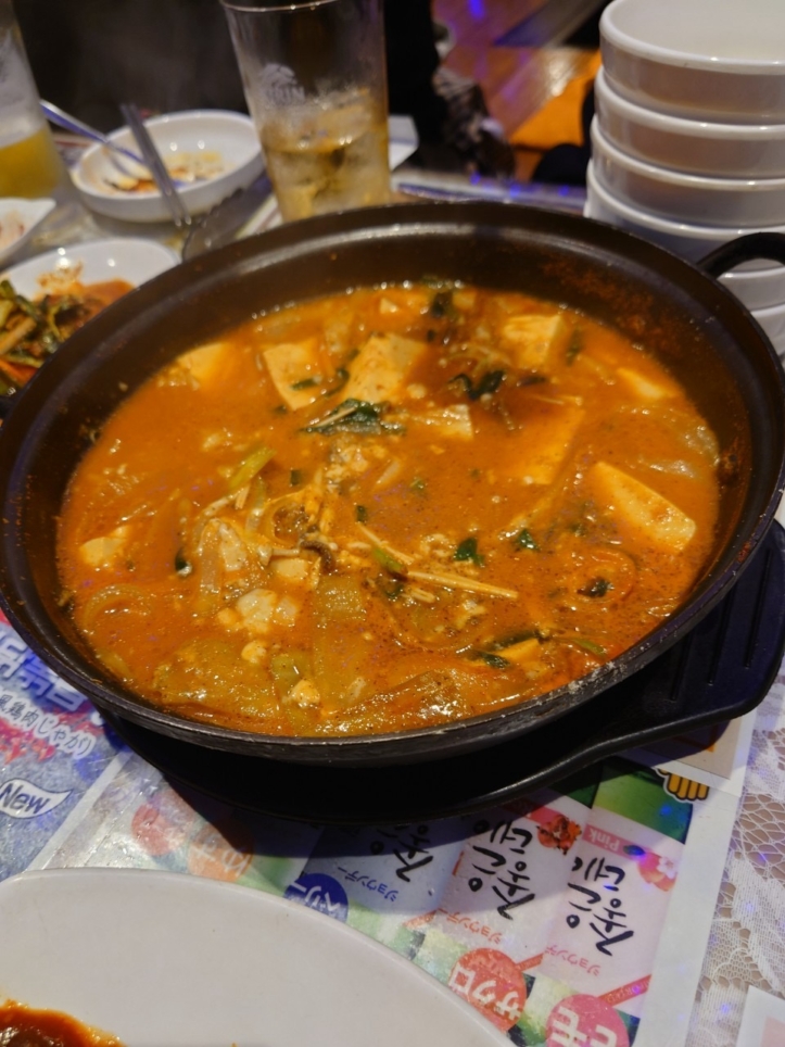 明るい雰囲気の韓国料理屋♪