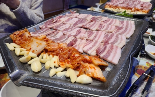 明るい雰囲気の韓国料理屋♪