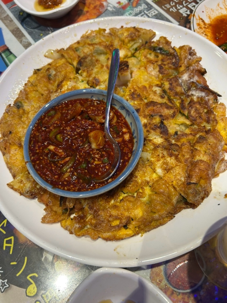明るい雰囲気の韓国料理屋♪