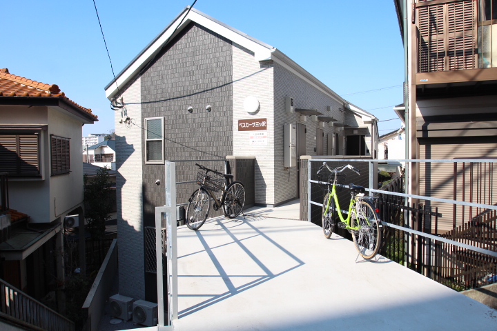 【ペスカーサ三ツ沢】3路線3駅徒歩圏、ホワイトな内装が可愛い♪１R