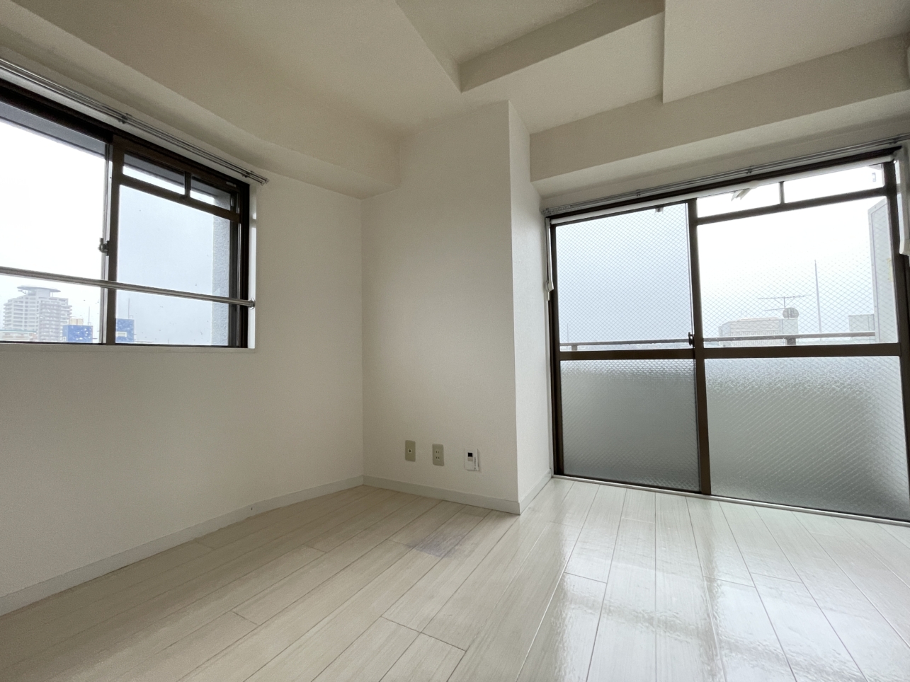 10階角部屋、桜ヶ丘住宅を望むエレベータ付きマンション【西栄ビル】