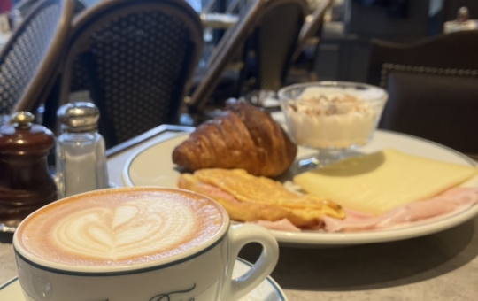 ☆今年２月リニューアルオープン【01 Cafe & Brasserie】☆