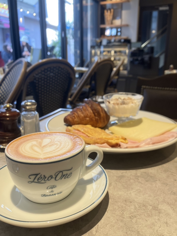 ☆今年２月リニューアルオープン【01 Cafe & Brasserie】☆
