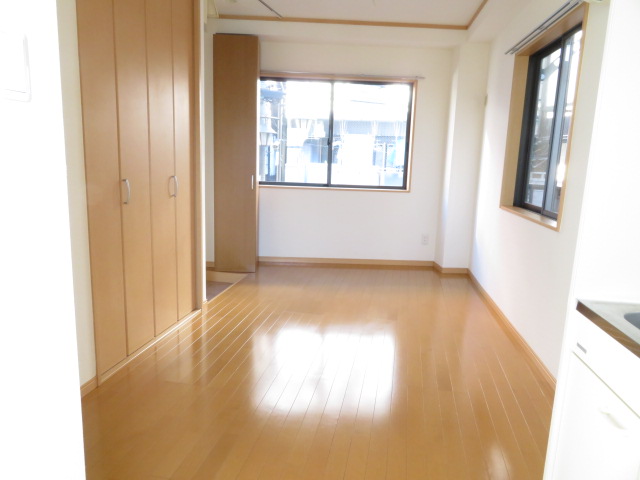 最上階角部屋の2面採光で日当たり良好★【ディアコート平間】