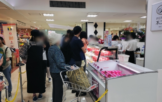 ペコちゃん開店【不二家】