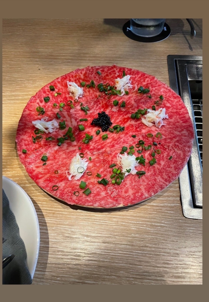 サプライズで肉フラワープレートが登場「横浜焼肉Kintan」