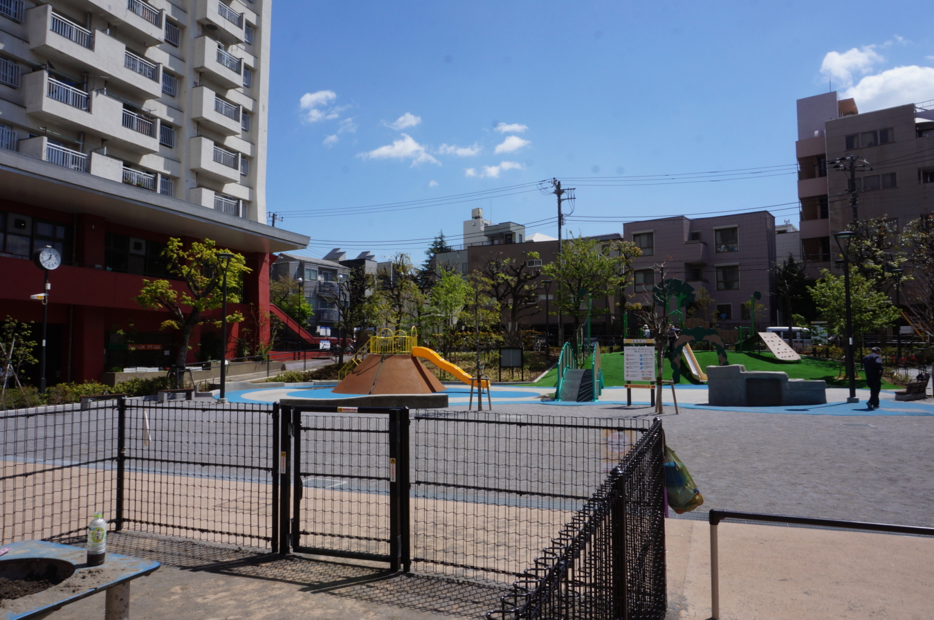 住宅街に現れた公園♪電車好きの子どもたち集まれ☆神明都電車庫跡公園☆