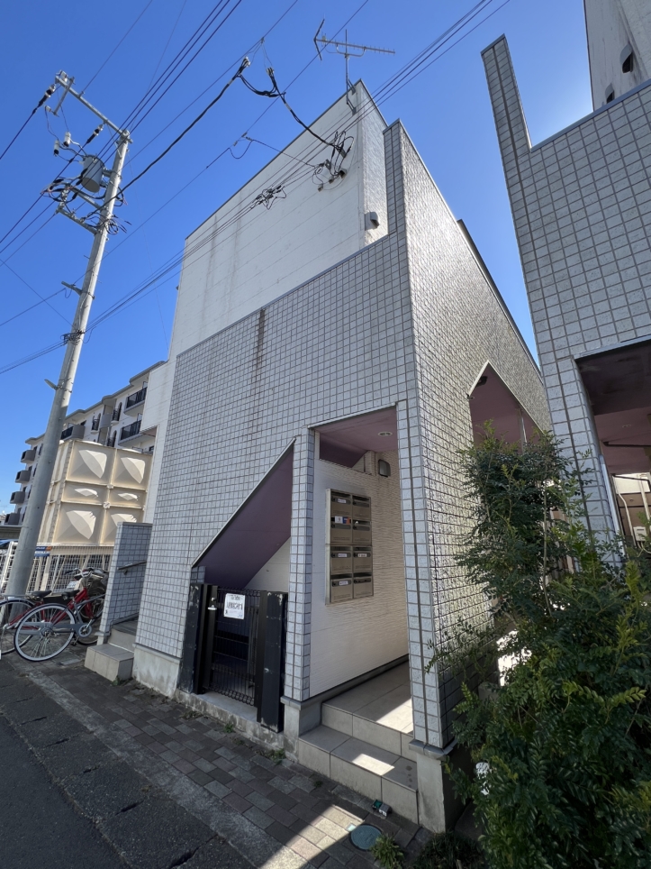 築浅ロフト付き！そして駅近！【Villa Sadira】