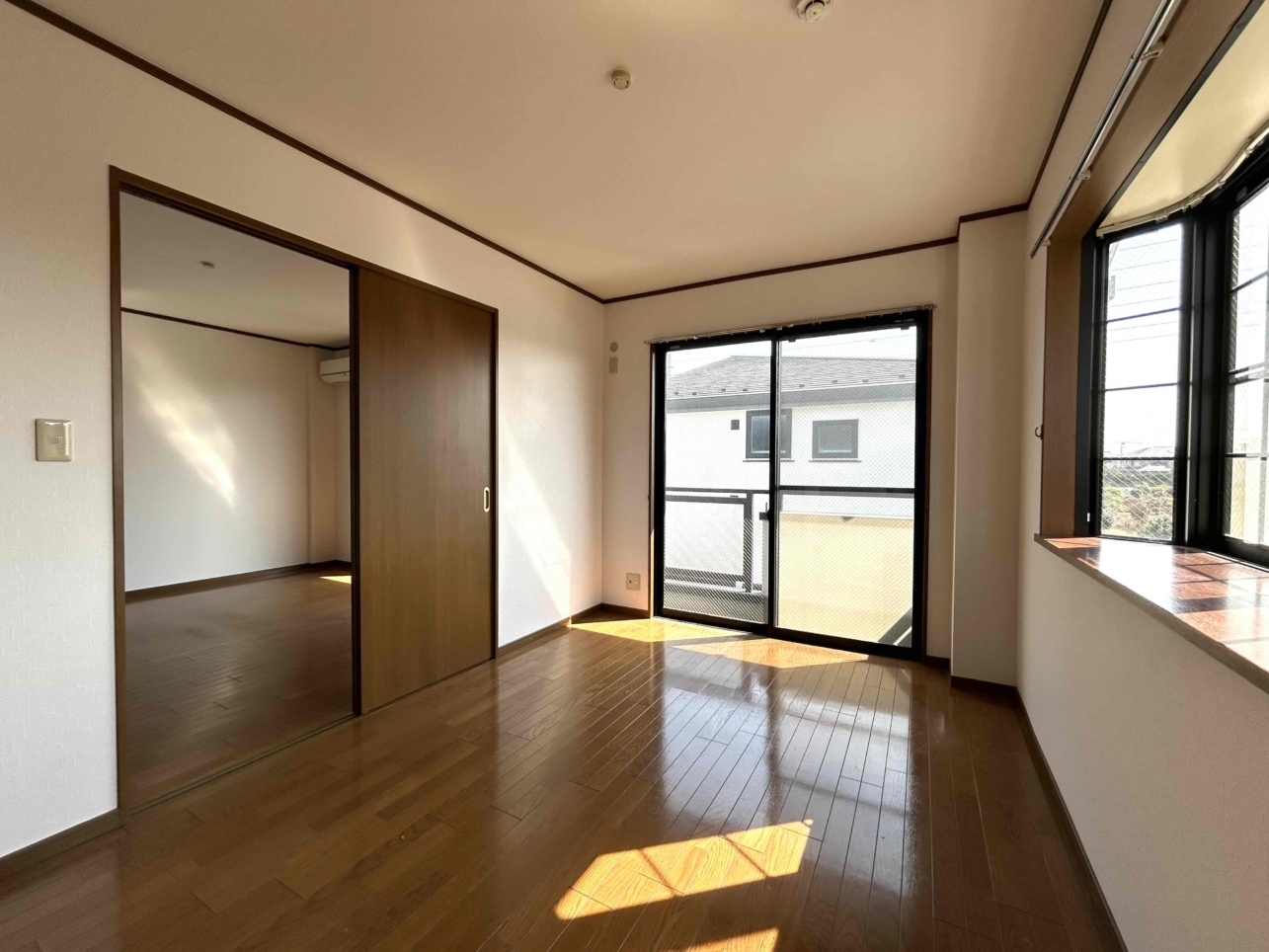 新小平駅徒歩３分！日当たり良好LDK１２帖のお部屋です♪（パークアベニュー新小平）