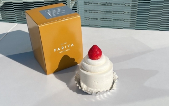 側面に綺麗な生クリーム！横浜ニューマンカフェ♪【PARIYA 横浜店】