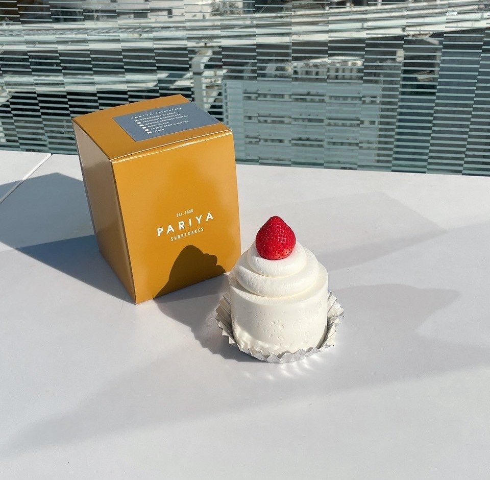 側面に綺麗な生クリーム！横浜ニューマンカフェ♪【PARIYA 横浜店】