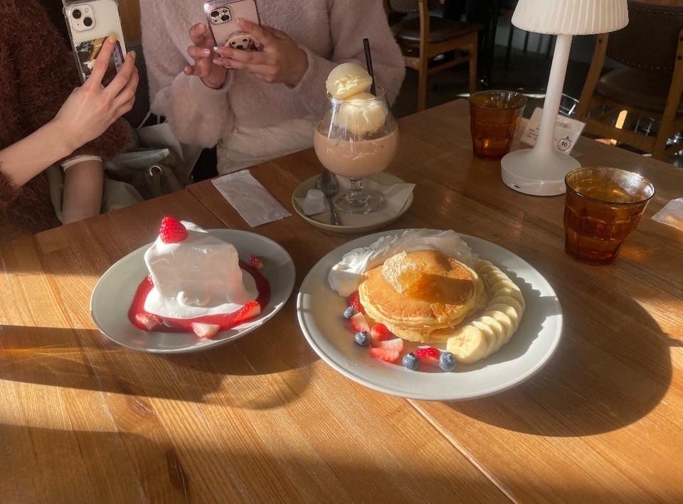 真っ白なショートケーキが有名　【tables cook&LIVING HOUSE】