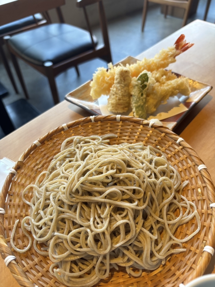 桜並木が目の前のお蕎麦屋さん☆【手打ち蕎麦 柿ノ木】