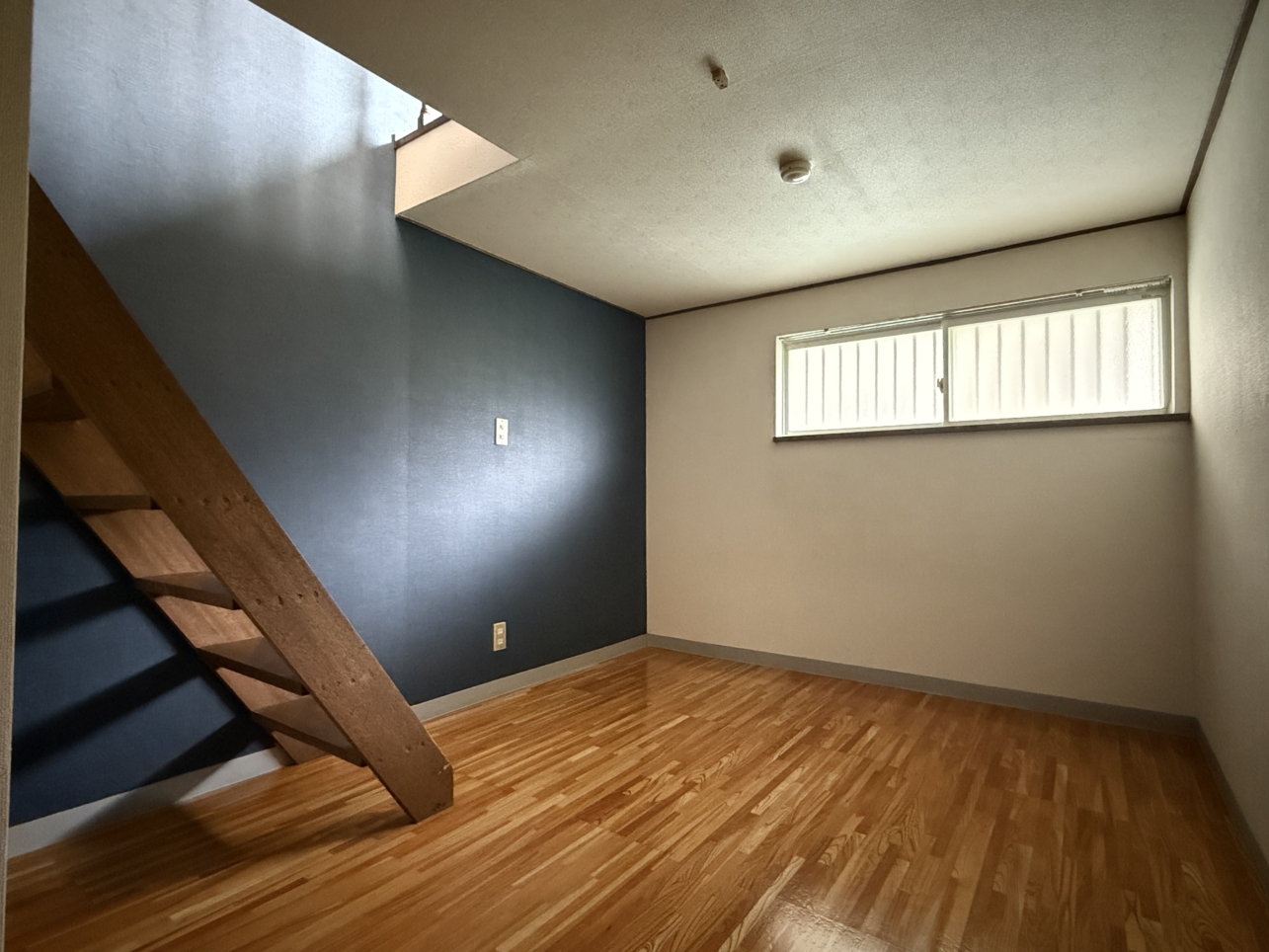 角部屋で二面採光★地階も広々使えるお部屋【Ｃａｓａ　ｄｏ　Ｍ（カサドエム）】