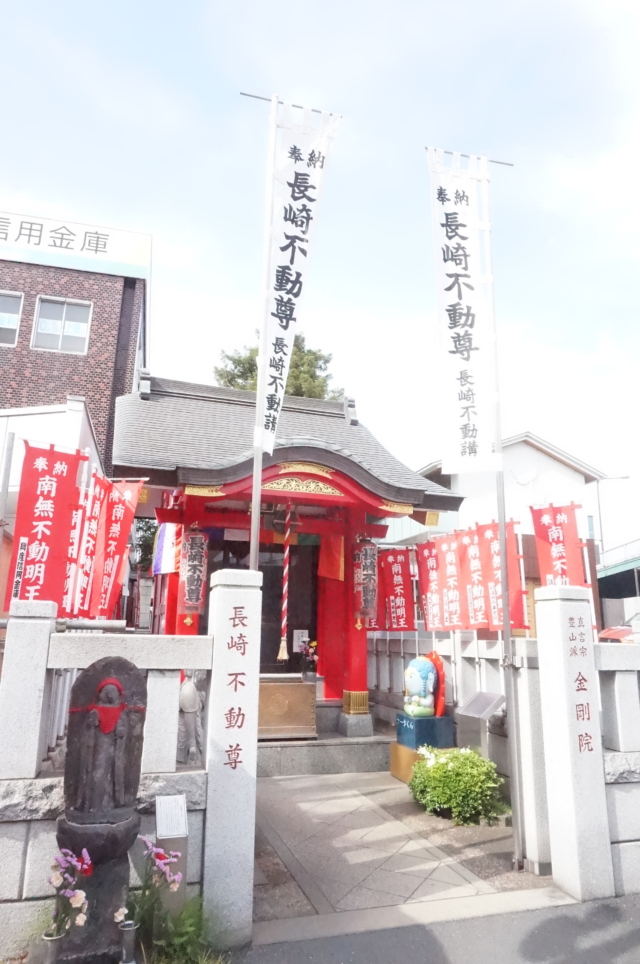 朱塗りの祠で感動のひと時【長崎不動尊】＠椎名町