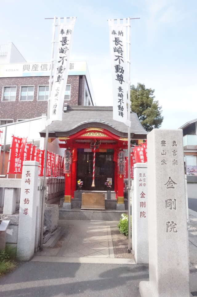 朱塗りの祠で感動のひと時【長崎不動尊】＠椎名町