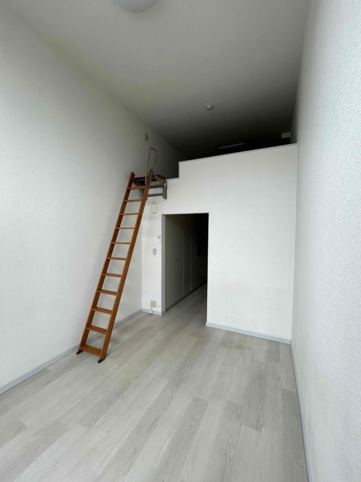 収納棚が充実！ロフト付きの１Kの小平のお部屋です♪（パテイオヴィラ）