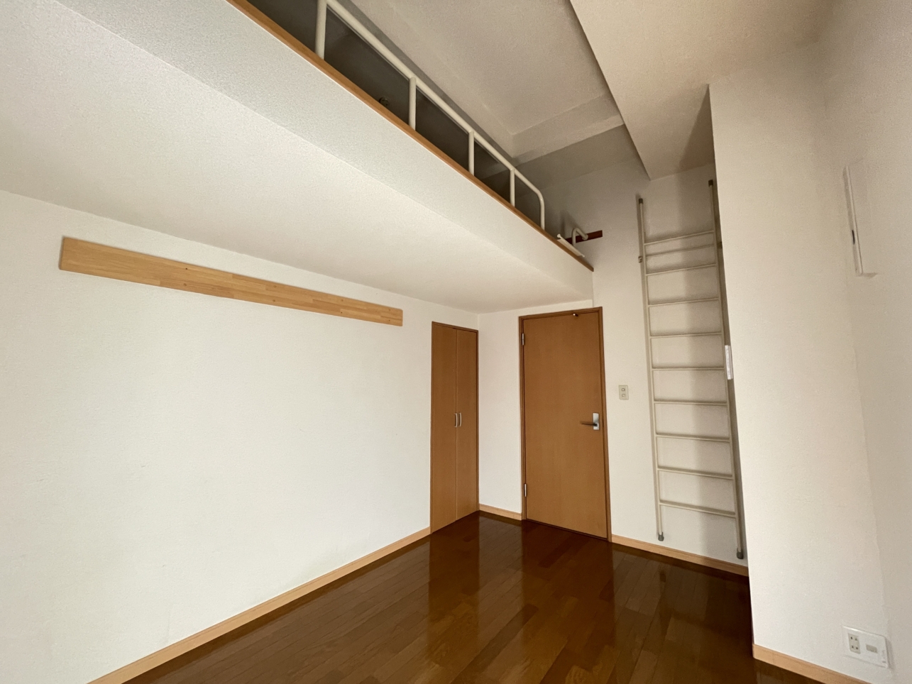 【グリーンリーフ白楽】バス・トイレ別！白楽！平坦地！最上階・角部屋！1K
