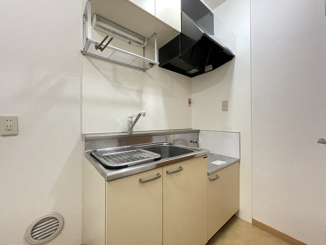 【グリーンリーフ白楽】バス・トイレ別！白楽！平坦地！最上階・角部屋！1K