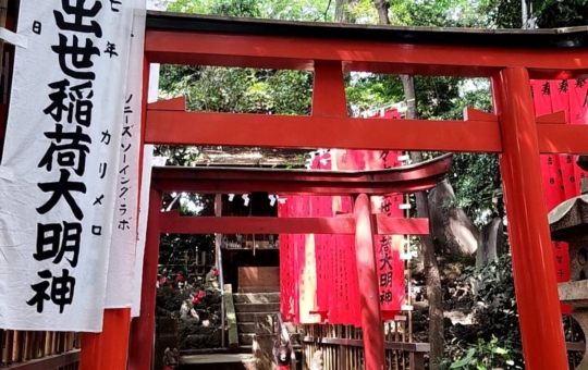 大都会の駅前に現れる静謐な異空間【代々木八幡宮】