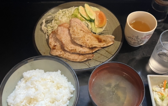 老舗のお食事処【てらうち】