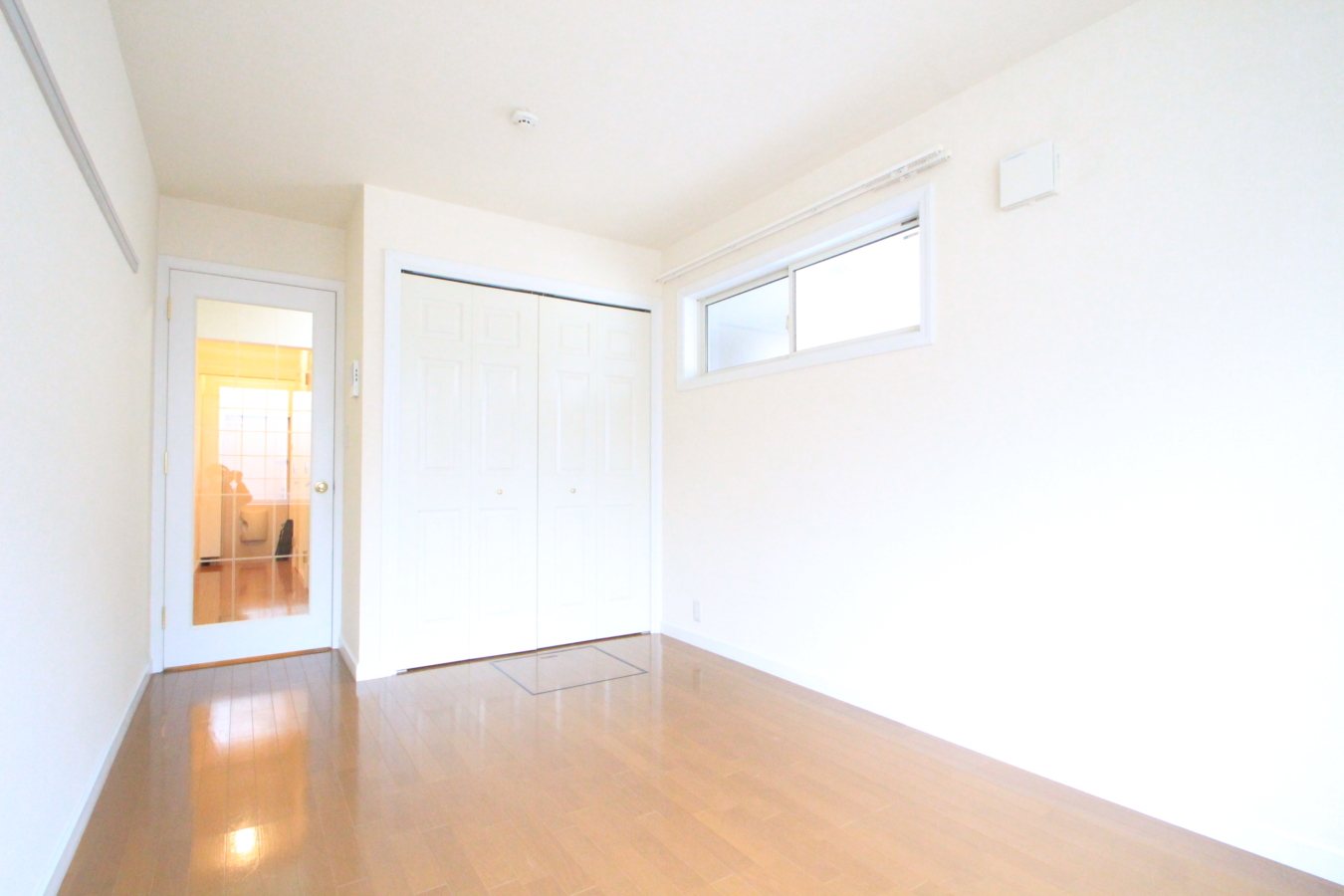 【モントレゾール】駅近の2面採光角部屋☆彡きれいな広めの1K♪