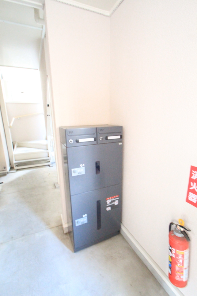 【モントレゾール】駅近の2面採光角部屋☆彡きれいな広めの1K♪