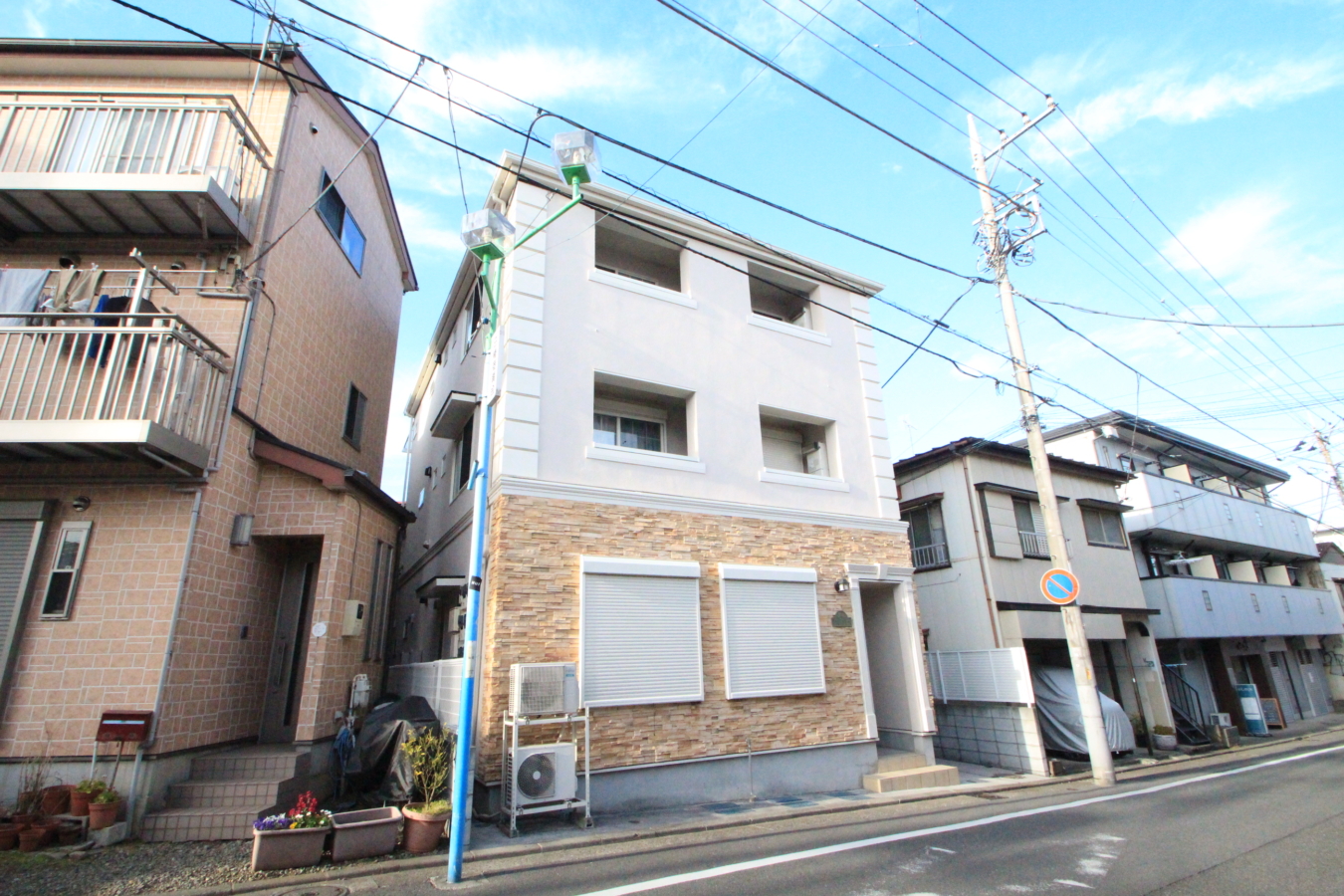 【モントレゾール】駅近の2面採光角部屋☆彡きれいな広めの1K♪
