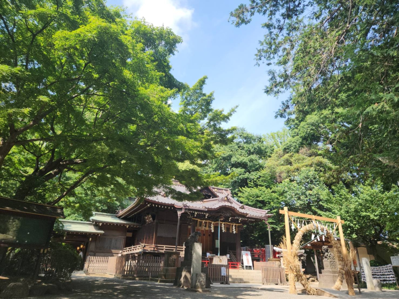 大都会の駅前に現れる静謐な異空間【代々木八幡宮】