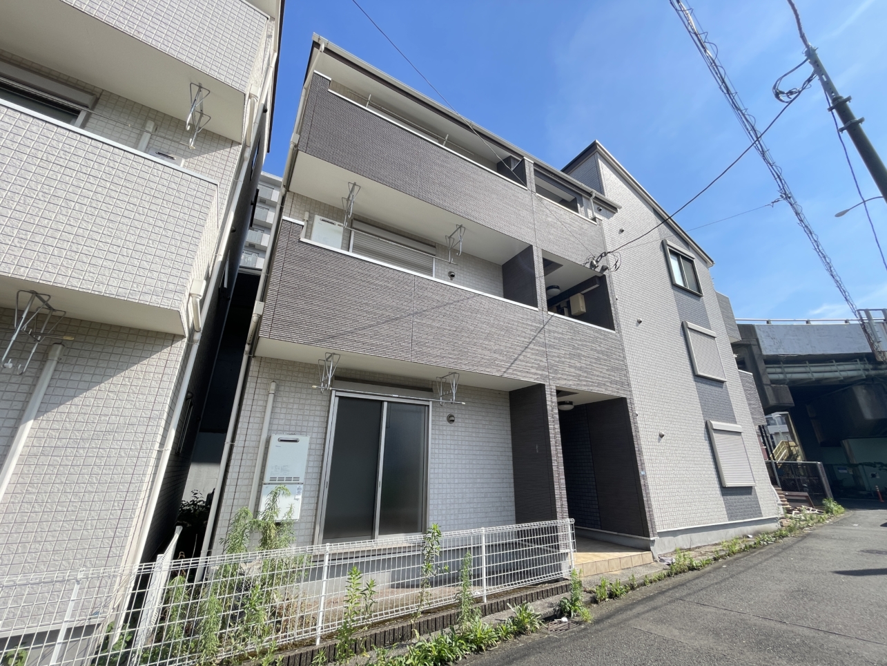 ２面採光でお部屋が明るい♪　最寄り駅まで3分以内！　～アザーレ西横浜A棟～