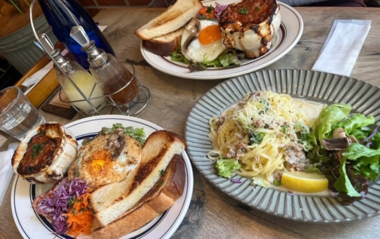 ☆ジャズが流れる落ち着いた空間【The CAFE】☆
