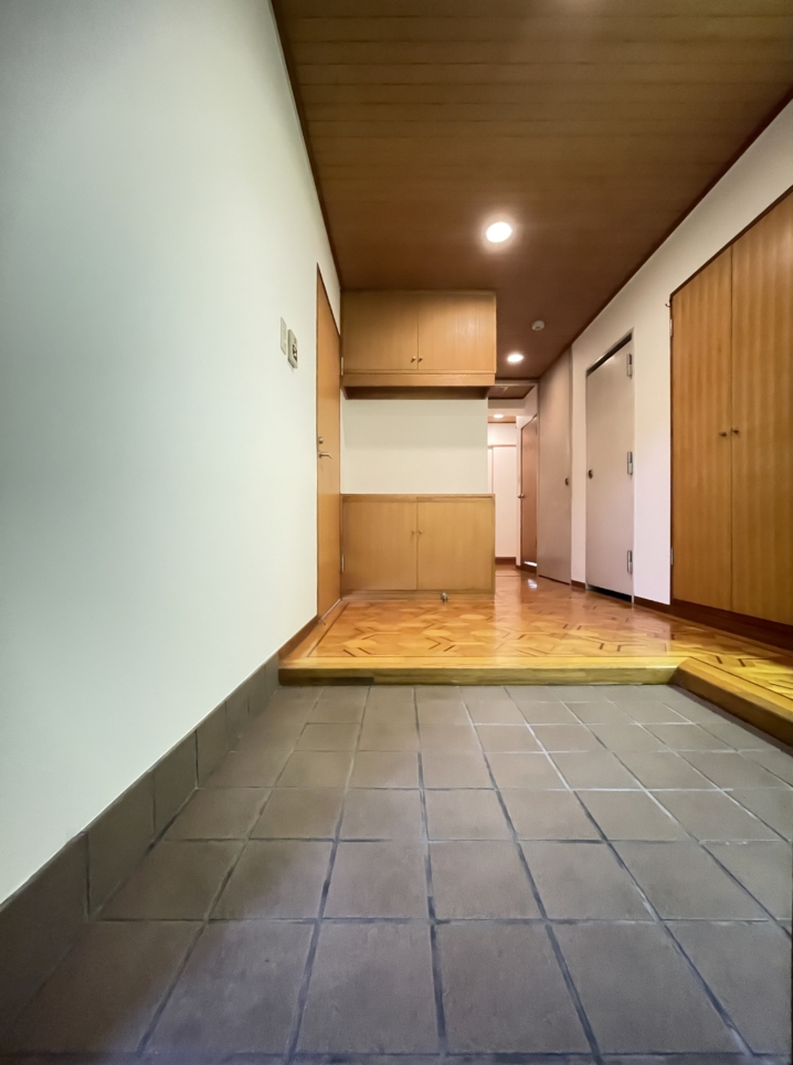 収納ありすぎ！３LDK白基調の広すぎる洋室～アセントマウンテン容湖～