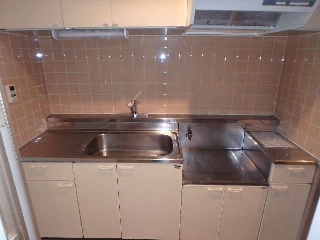 広めキッチンのある一人暮らし【サニーパレス】