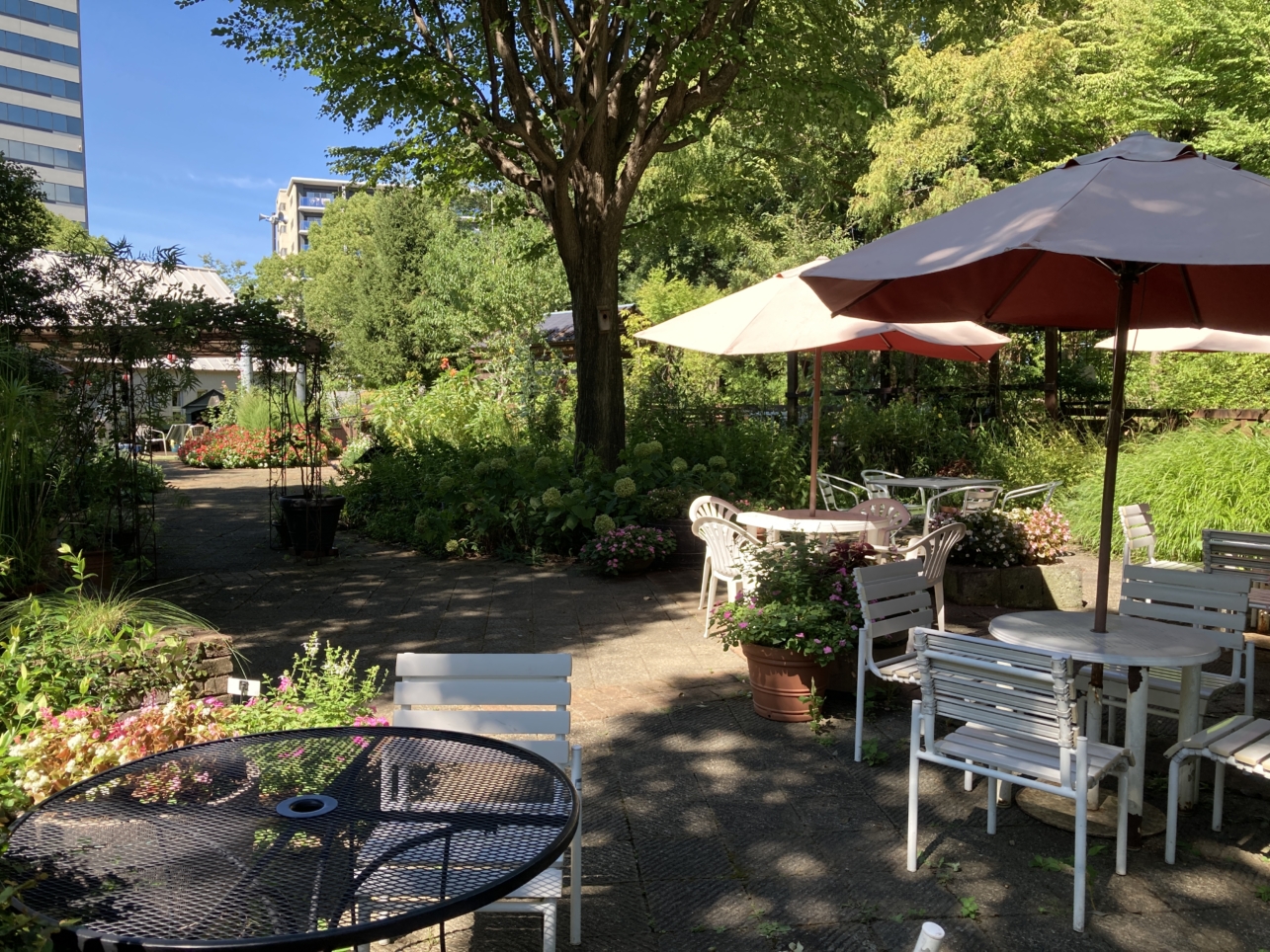 多摩中央公園隣接「グリーンライブセンター」