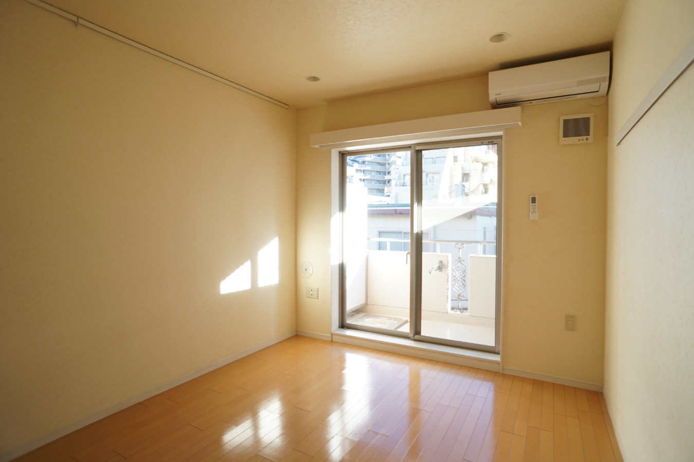 ☆独立洗面台付きで８万円台！☆YMハウス