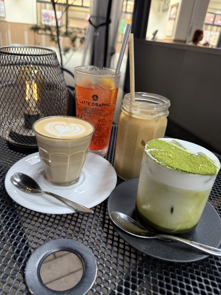 ふらっと立ち寄れる人気カフェ♪【LATTE GRAPHIC】