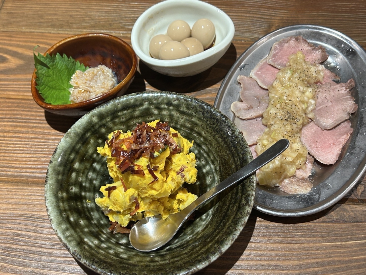 豚汁が名物！美味しい料理いっぱいの居酒屋さんです！【つかだ食堂】