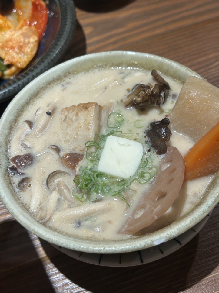 豚汁が名物！美味しい料理いっぱいの居酒屋さんです！【つかだ食堂】