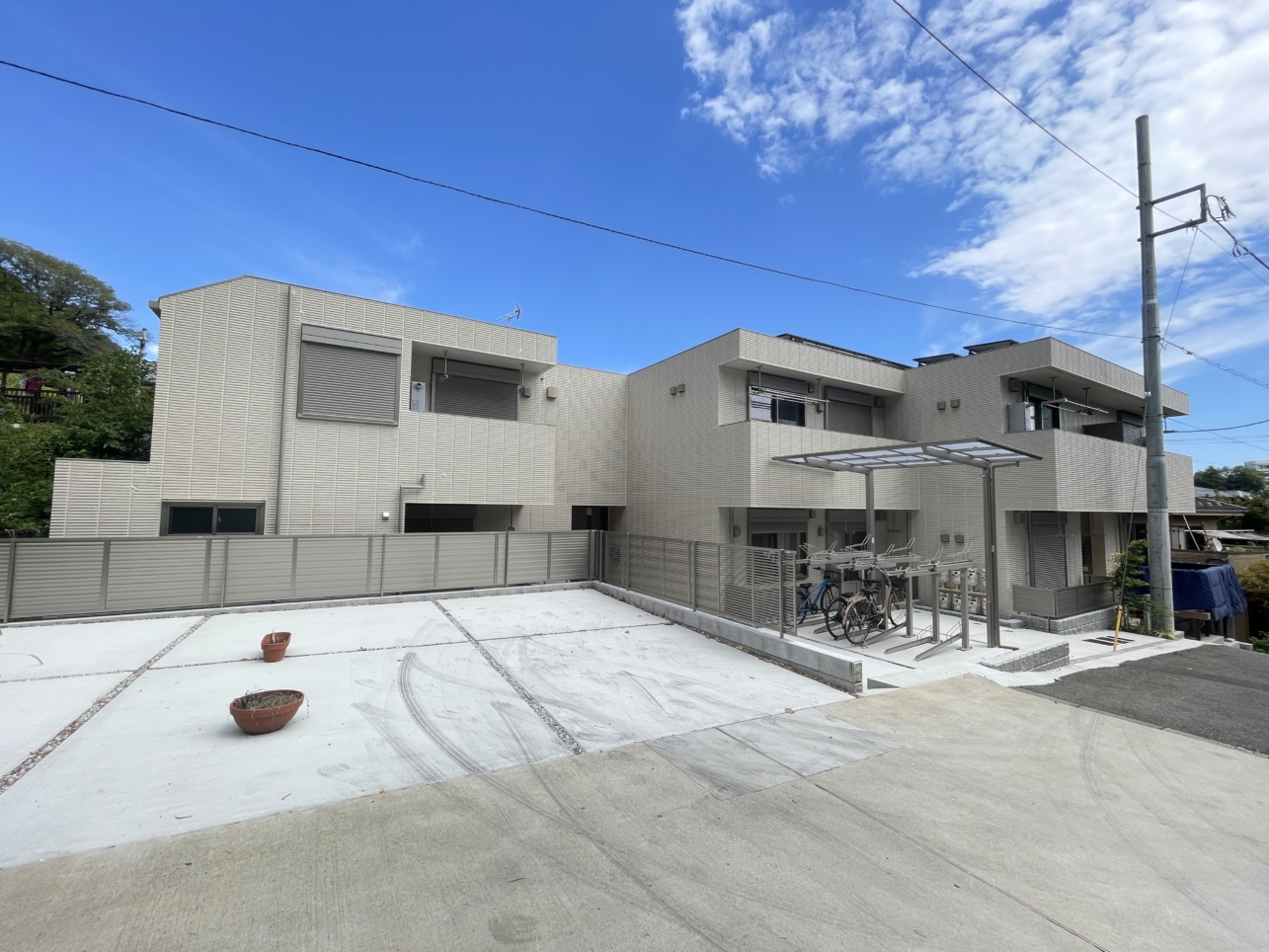 閑散な住宅街の中に新築　～グリーンフォレスト～