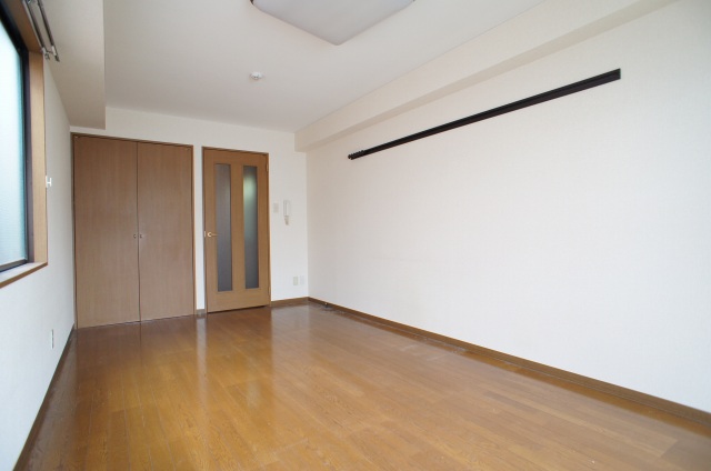 経堂駅徒歩2分！最上階角部屋！【エルマナビル301号室】