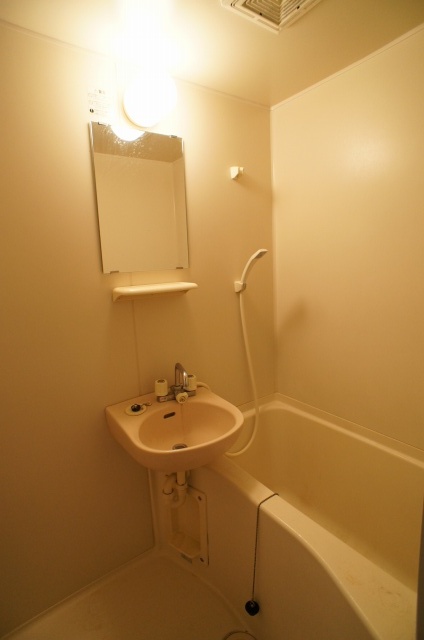 経堂駅徒歩2分！最上階角部屋！【エルマナビル301号室】