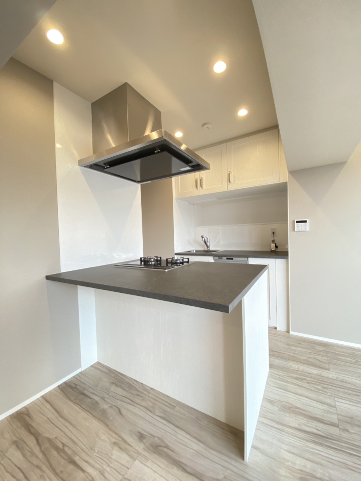 「駅前、都心、そして静けさ。全てが徒歩1分圏内」【麻布十番駅/ツイン一の橋一番館】